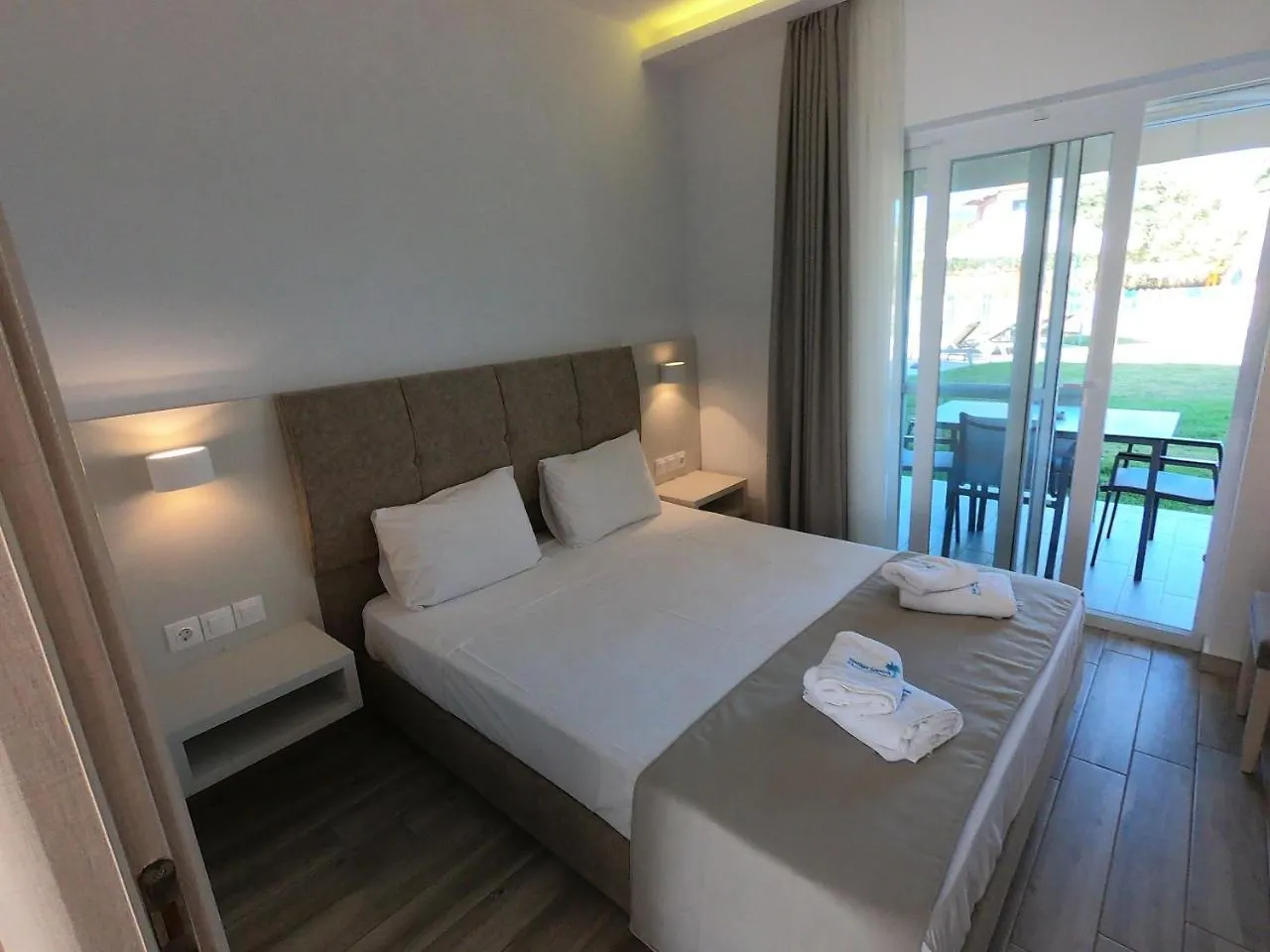 Finikas Garden Beach Resort Nikiti Greece